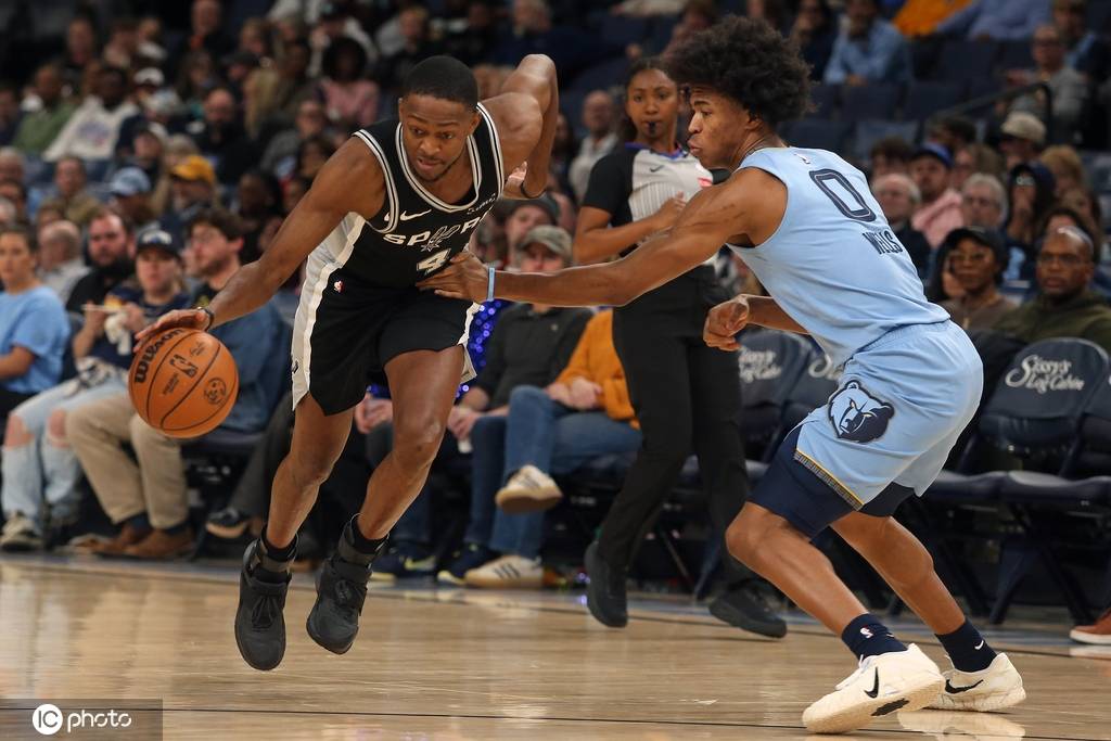 文班亚马复出空砍30分杰克逊21+9 马刺不敌灰熊